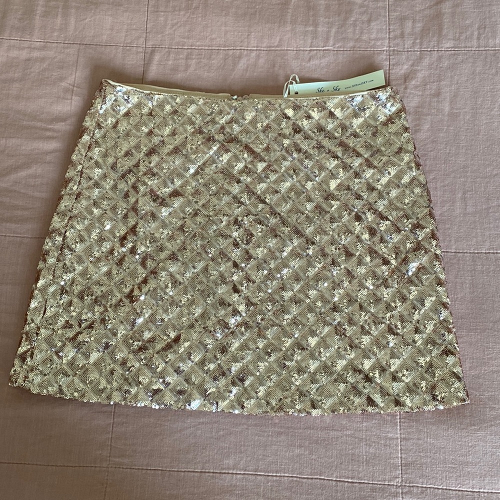 New, juniors L, sequin mini skirt with zipper closer